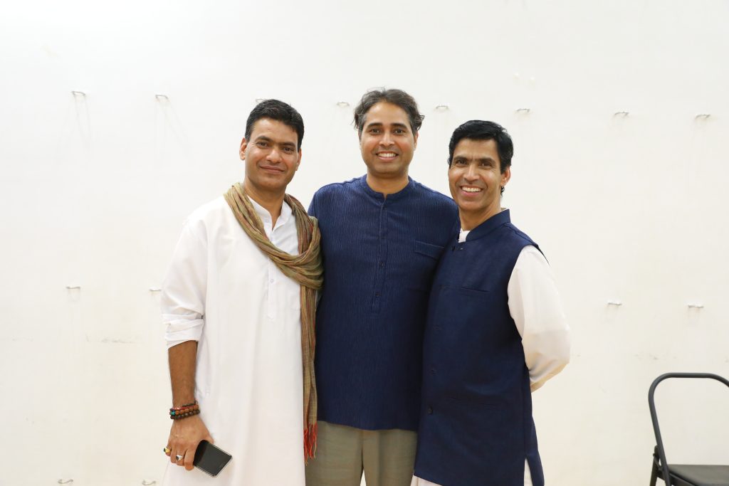7. Pt. Dabral first from right ( Himalayan Meditation)铂达布拉尔 最右（喜马拉雅禅定）